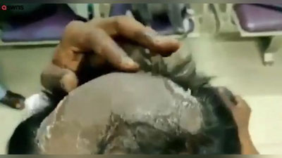 Изрображение 'Гении контрабанды: мужчины спрятали золото и деньги в волосах (видео)'