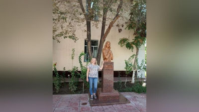 Изрображение 'В Ургенче установили памятник Анне Герман'