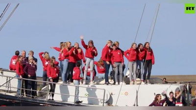 Изрображение 'В Нидерландах встретили подростков, вынужденных возвращаться из Кубы на паруснике'