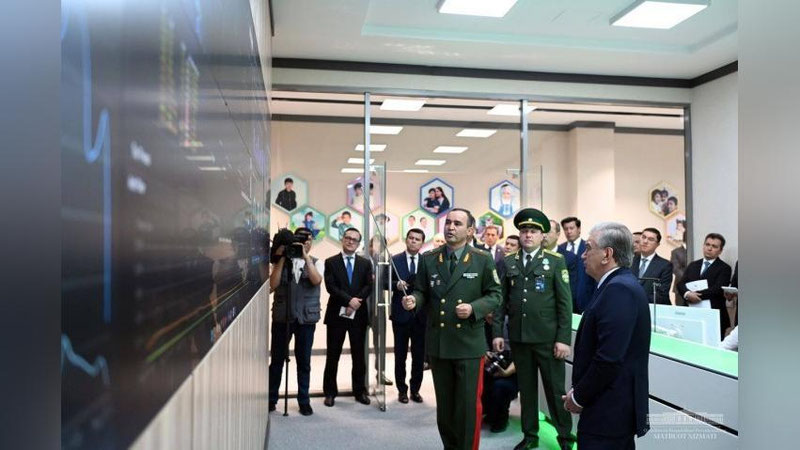 Изрображение 'Президент посетил Центр таможенного оформления в Ташкенте'