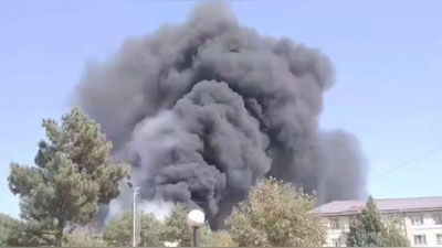 Изрображение 'В Ангрене горела крыша многоэтажного дома (видео)'