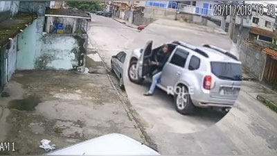 Изрображение 'Видео: Угонщик не смог уехать на авто с механической коробкой передач'