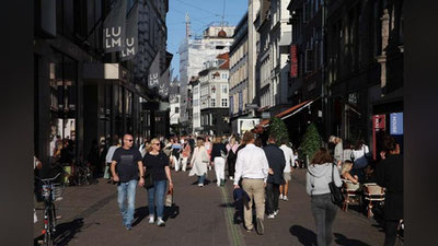 'Дания Европа Иттифоқида биринчи бўлиб коронавирусга қарши чекловларни бекор қилди'ning rasmi