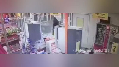 Изрображение 'В России грабители "угнали" банкомат за 20 секунд (видео)'