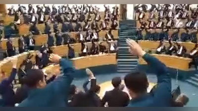 Изрображение 'Видео с производственной зарядкой на совещании в Ташкенте стало популярным в сети'