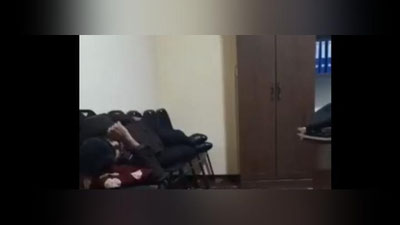 Изрображение 'Почему замхокима Касанского района Кашкадарьи принимал граждан лежа? (видео)'