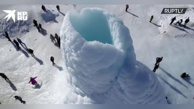 Изрображение 'В казахской степи появился ледяной "вулкан" (видео)'