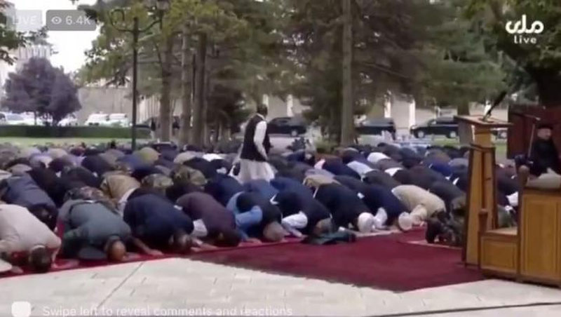 Изрображение 'Ракеты упали рядом с президентским дворцом в Кабуле во время молитвы (видео)'