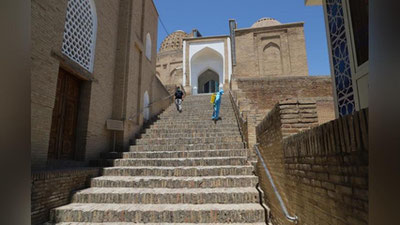 Изрображение 'В мавзолеях Самарканда установили дезинфицирующие "туннели" (фото)'