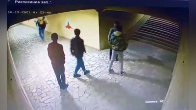Изрображение 'Юные вандалы разбили лампы в переходе в Янгиюле: их действия запечатлела камера видеонаблюдения'