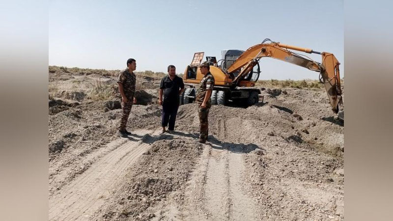 'Navoiyda noqonuniy qum-shag`al qazib olgan fuqaro jarimaga tortildi'ning rasmi