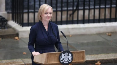 'Buyuk Britaniya bosh vaziri Liz Trass keyingi hafta iste`foga chiqishini e`lon qildi (video)'ning rasmi