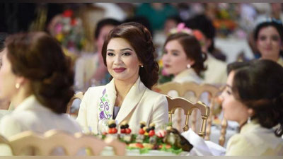 '"Bundan buyon O`zbekistonda biror-bir ayol davlat va jamiyatning e`tiboridan chetda qolmaydi" – Prezident'ning rasmi