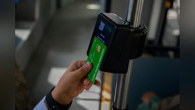 Изрображение 'Безналичные платежи за проезд в общественном транспорте показали рекордный рост в 2023 году'