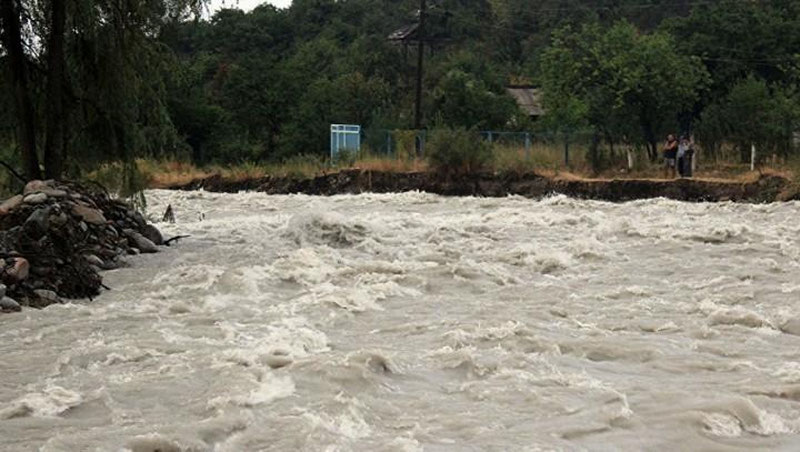 'Сурхондарёда уч кишини сел оқизиб кетди — ФВВ'ning rasmi