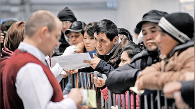 'Rossiya mehnat migrantlari uchun ishchi vizasini joriy etishi mumkin'ning rasmi