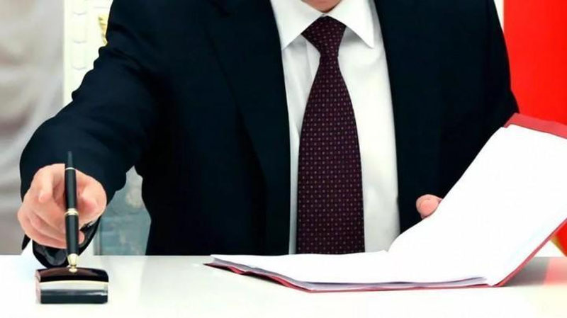 Изрображение 'Президент России подписал закон о конфискации имущества у осужденных по ряду статей'