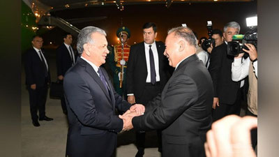 'Mirziyoev Turkmanistonga etib bordi'ning rasmi