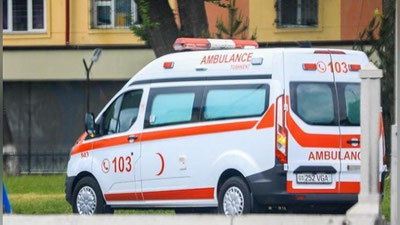 'Tibbiyot brigadasi vakillari bemorga nari borsa isitma tushiruvchi “ukol” qilib qaytadi — SSV tez yordamga chaqiriqlar haqida'ning rasmi