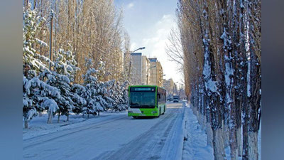 'Qorli kunlarda avtomobillarni to`g`ri boshqarish borasida ko`rsatmalar berildi'ning rasmi