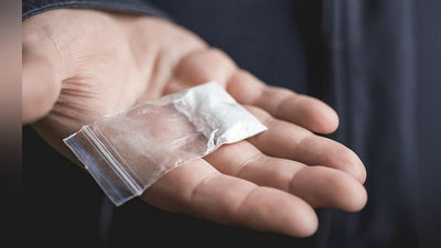 'Buxoroda 80 yoshli erkakning giyohvandlik vositalarini ekib etishtirayotgani fosh bo`ldi'ning rasmi