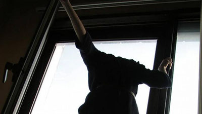 Изрображение 'В Казахстане школьник покончил с собой после беседы с психологом о надетой юбке'