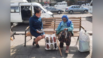 'Toshkentda ko`chada qolgan qariyaga yordam ko`rsatildi'ning rasmi