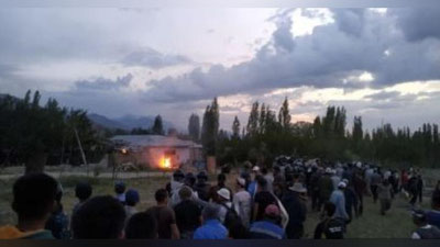 'So`x voqealari bo`yicha 22 kishi sud qilinyapti: sudlanuvchilardan biri Shuhrat G`anievni jabr ko`rmasligi uchun himoya qilganini aytdi'ning rasmi