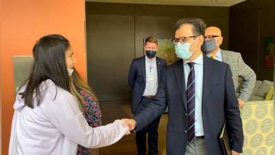 Изрображение 'Воспитаннице детского дома из Джизака успешно удалили в США лицевую опухоль'