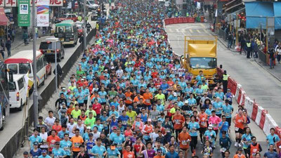 Изрображение 'Один человек погиб, и еще 842 обратились за медицинской помощью во время марафона в Гонконге'