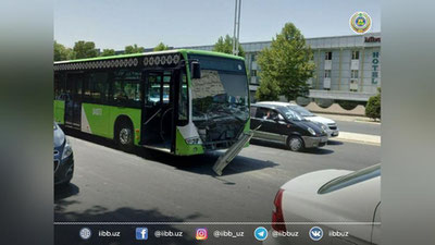 Изрображение 'В Ташкенте столкнулись автобус и два автомобиля'