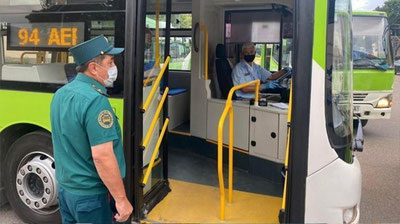 'Muhim o`zgarish: 17 avgustdan ish boshlashi kerak bo`lgan barcha jamoat transportlariga 15 avgustdan ruxsat berib yuborildi'ning rasmi
