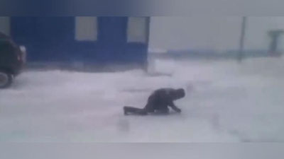 Изрображение 'НА ЯМАЛЕ РАБОЧИЙ С ОТВЕРТКОЙ БРОСИЛ ВЫЗОВ ВЕТРУ (ВИДЕО)'