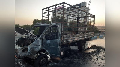 'Тошкентдаги кўприкда ҳаракатланиб кетаётган “Газел” ёниб кетди (видео)'ning rasmi