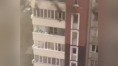 Изрображение 'В Алматы люди прыгали из окон горящего дома ради спасения: драматичные кадры (18+)'