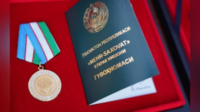 Изрображение 'Новосибирские врачи удостоились нагрудного знака «Мехр-саховат»'