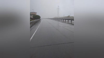 '“Qamchiq” dovonida yuk mashinasi YTHga uchragani sabab "Toshkent-Vodiy" yo`nalishida harakat vaqtincha cheklanib qoldi'ning rasmi