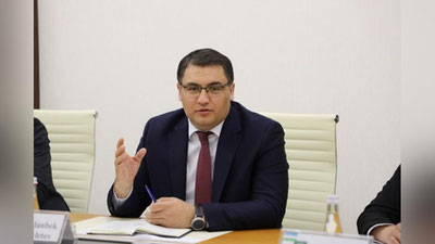 'Adliya vaziri Ruslanbek Davletov “Ta`lim homiysi” ko`krak nishoni bilan taqdirlandi'ning rasmi