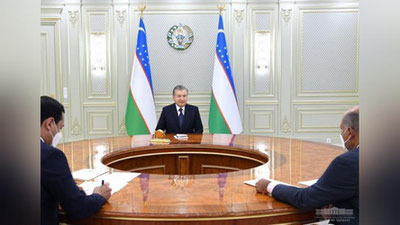 'Prezident hindistonlik maslahatchisi Suma Chakrabarti bilan  O`zbekistonni rivojlantirishning ustuvor yo`nalishlarini ko`rib chiqdi'ning rasmi