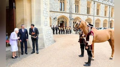 'Озарбайжон президенти Британия қироличасига Қорабоғ отини совға қилди'ning rasmi