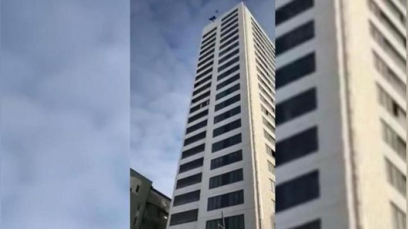 Изрображение 'БЕЙСДЖАМПЕР ЧУДОМ ВЫЖИЛ ПОСЛЕ ПАДЕНИЯ С НЕРАСКРЫВШИМСЯ ПАРАШЮТОМ (ВИДЕО)'