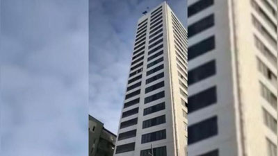 Изрображение 'БЕЙСДЖАМПЕР ЧУДОМ ВЫЖИЛ ПОСЛЕ ПАДЕНИЯ С НЕРАСКРЫВШИМСЯ ПАРАШЮТОМ (ВИДЕО)'