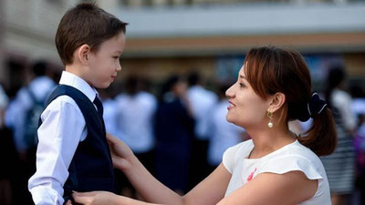 'Халқ таълими вазирлиги фарзандини биринчи синфга чиқармоқчи бўлган ота-оналарга эслатма билан чиқди'ning rasmi