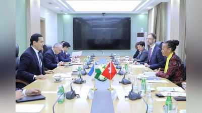 'Сардор Умурзаков Швейцария Тараққиёт ва ҳамкорлик агентлиги бош директори билан музокара ўтказди'ning rasmi