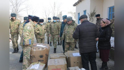 'Taxtako`pir tumanining olis ovullariga harbiylarning “Saxovat karvoni” etib bordi (foto)'ning rasmi