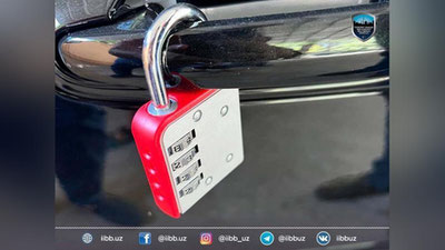 'Toshkentda mashinalar eshigiga qulf osib, pul talab qilgan gumondor ushlandi'ning rasmi