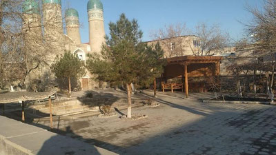 'Buxorodagi "Chor Minor" madrasasi hududi qo`yxonaga aylantirilgani rad etildi (video)'ning rasmi