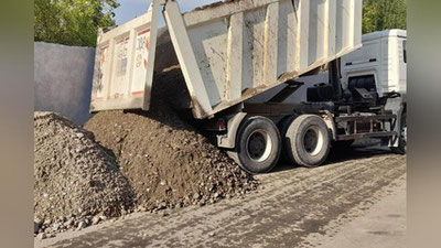 'Андижонда сенатор ҳаракати билан эҳтиёжманд аёл уйининг қурилишида амалий ёрдам кўрсатилди'ning rasmi