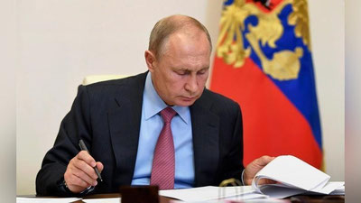 Изрображение 'Владимир Путин подписал закон, упрощающий получение гражданства РФ'