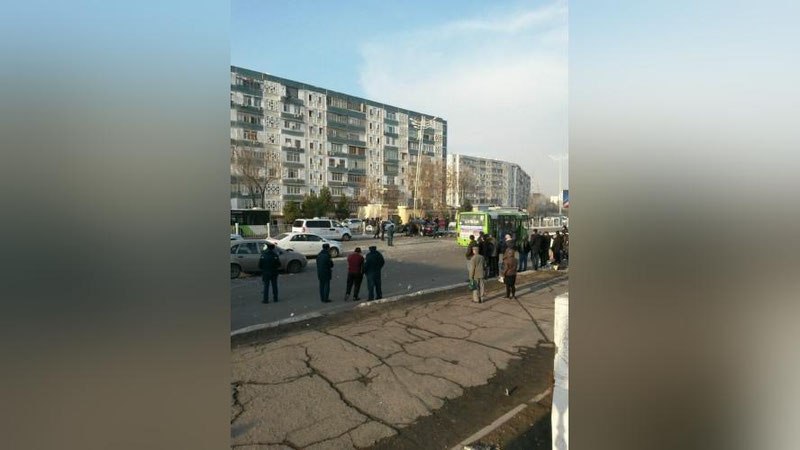 Изрображение 'ТАШКЕНТСКИЙ ВОДИТЕЛЬ ЧУДОМ ОСТАЛСЯ ЖИВ В ИСКОРЕЖЕННОМ АВТО (ФОТО, ВИДЕО)'